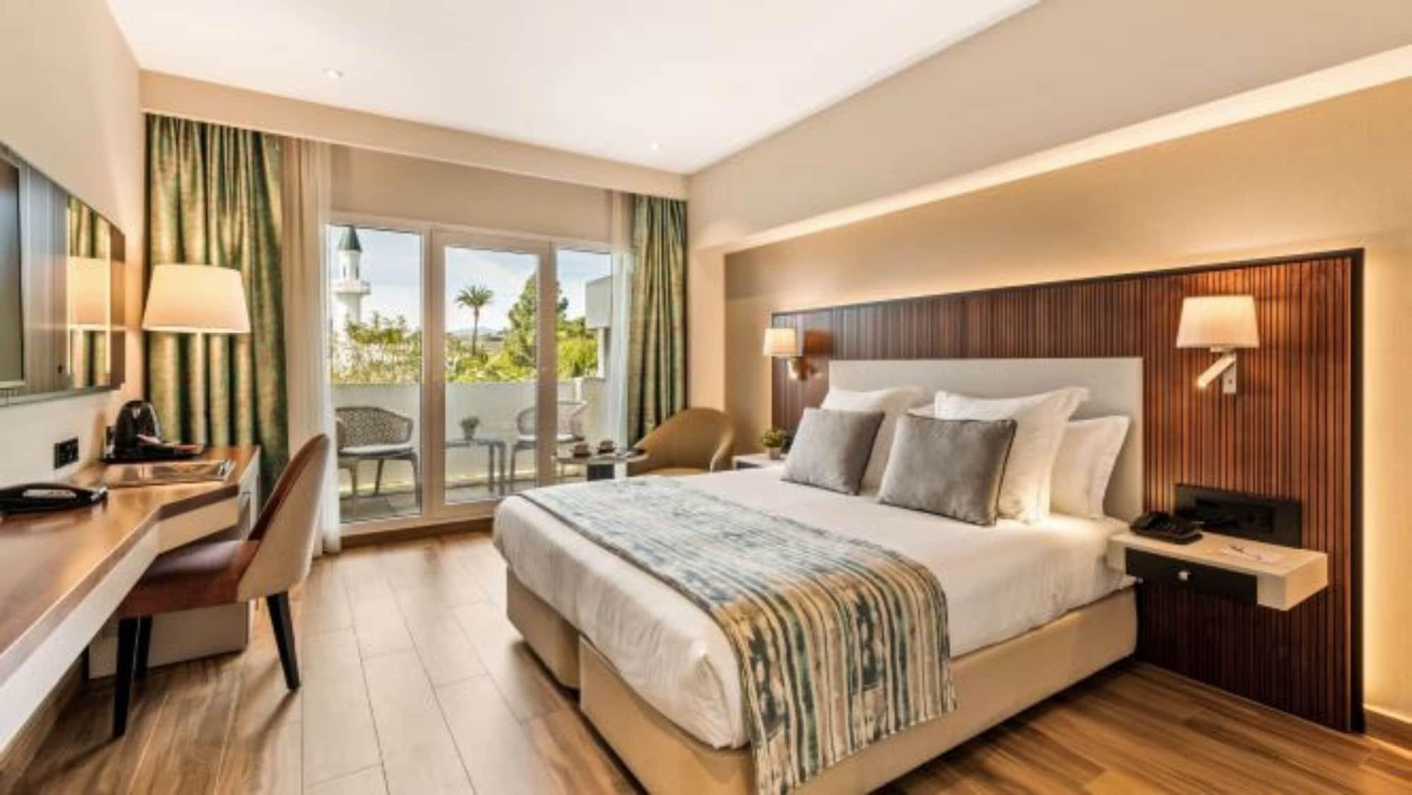 Alanda Hotel 5*