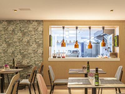 Alanda Hotel